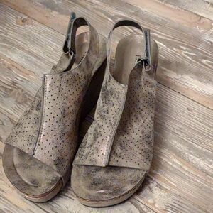 Pierre Dumas Size 9, Like New, Gray